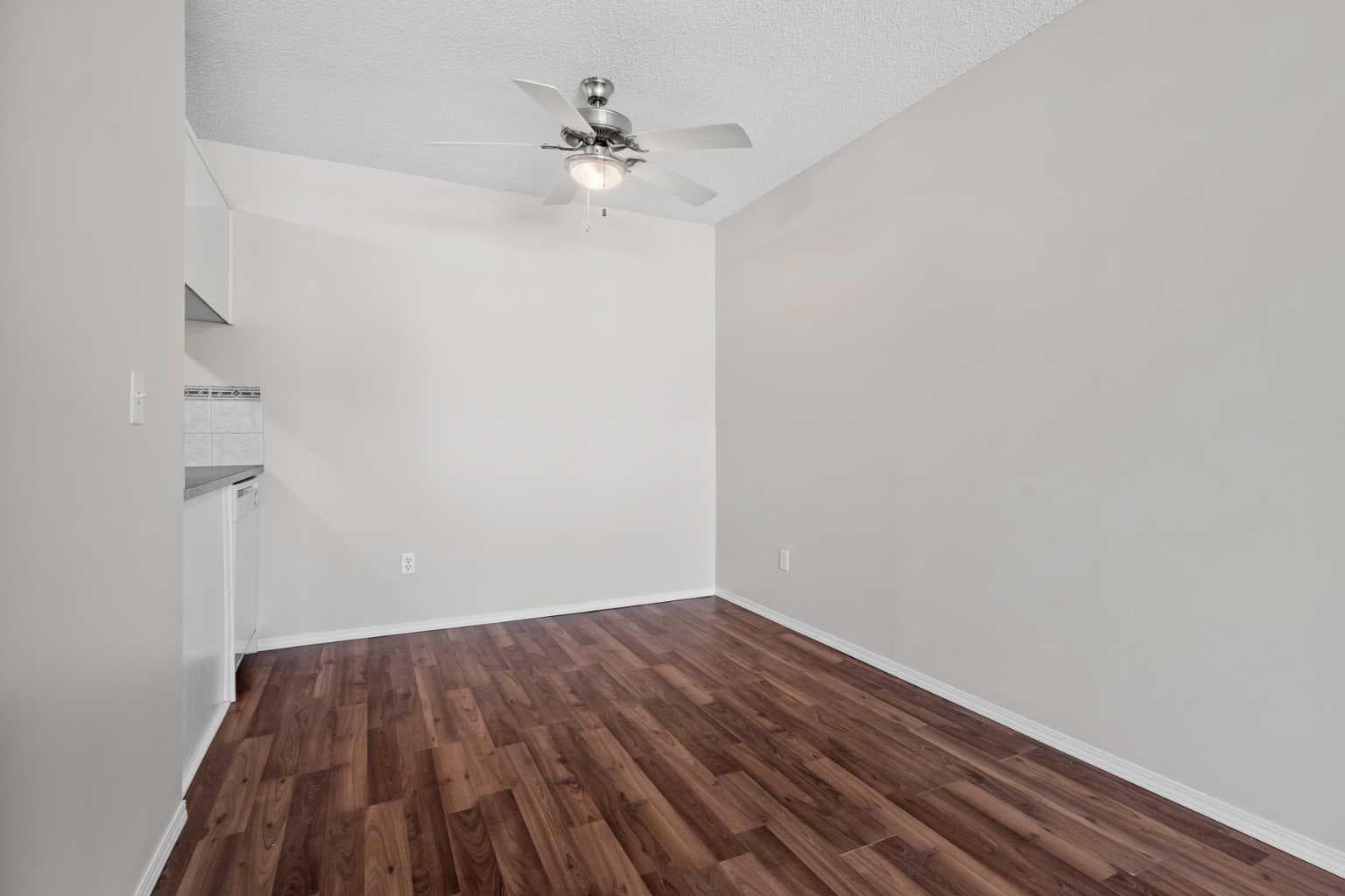 220, 101 Big Hill Way SE