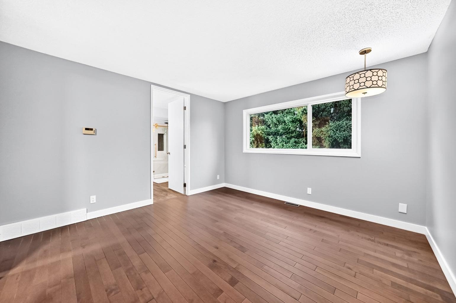 39 Woodfield Crescent SW