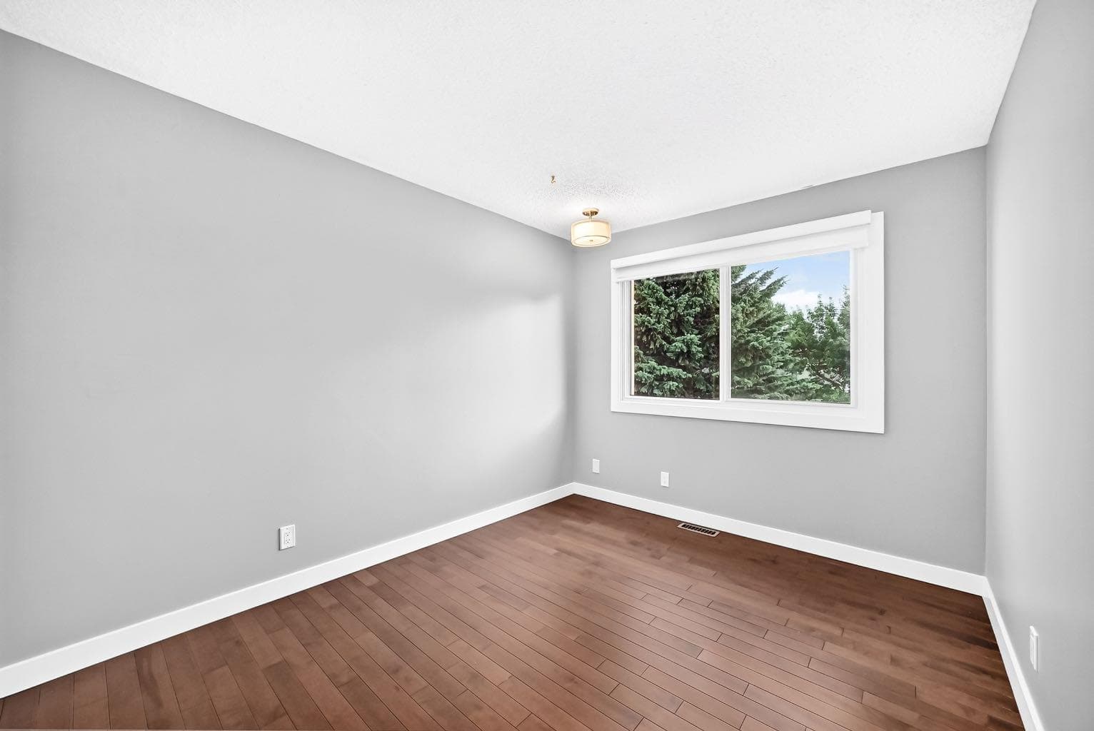 39 Woodfield Crescent SW