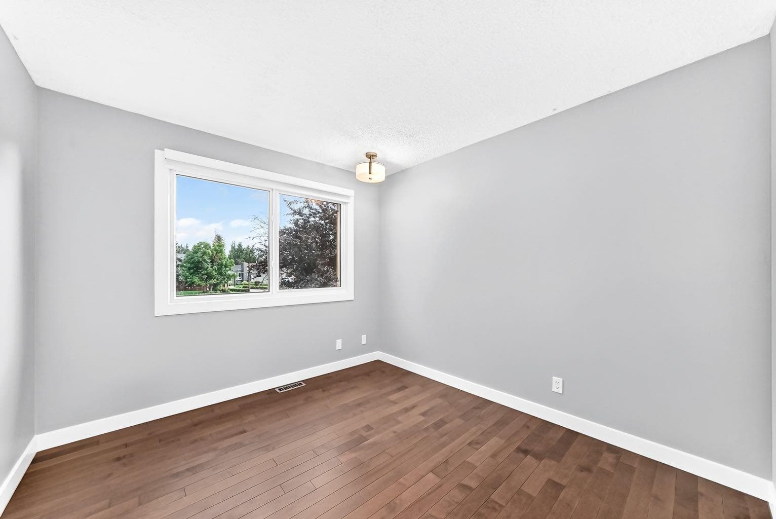 39 Woodfield Crescent SW