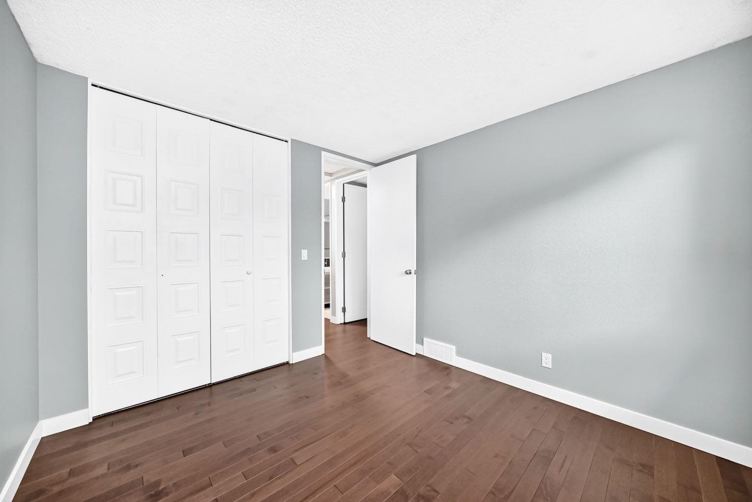 39 Woodfield Crescent SW