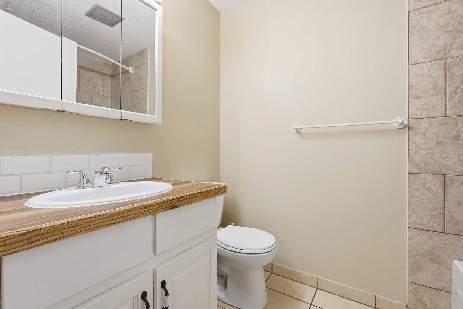 224, 999 Canyon Meadows Drive SW