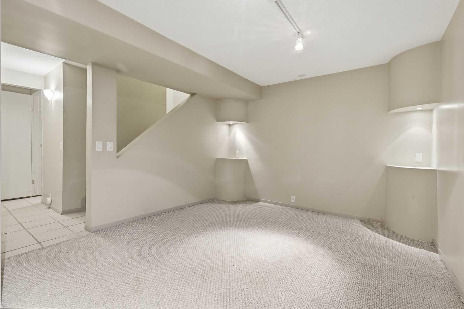 224, 999 Canyon Meadows Drive SW