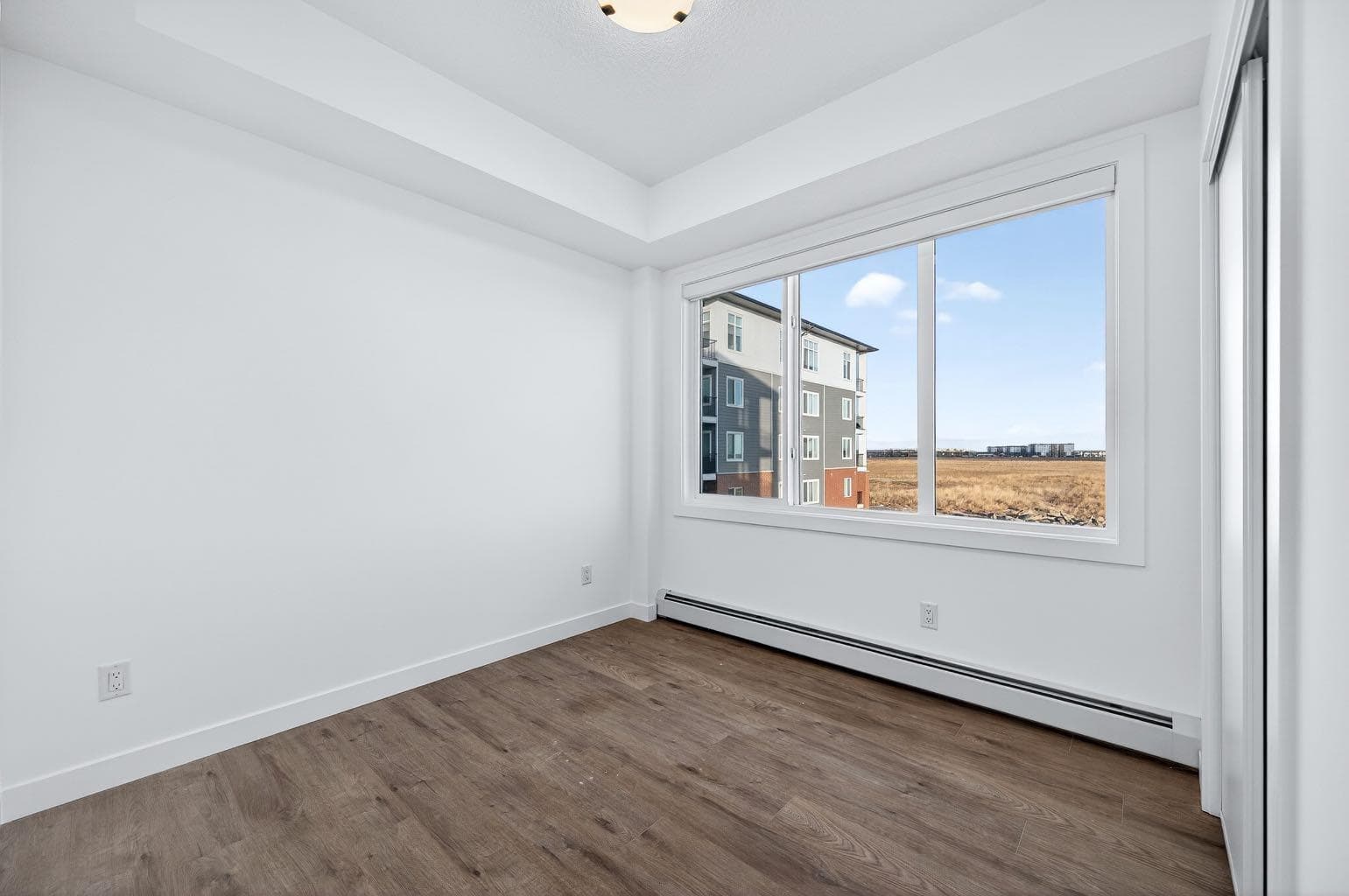 1305, 44 Skyview Parkway NE