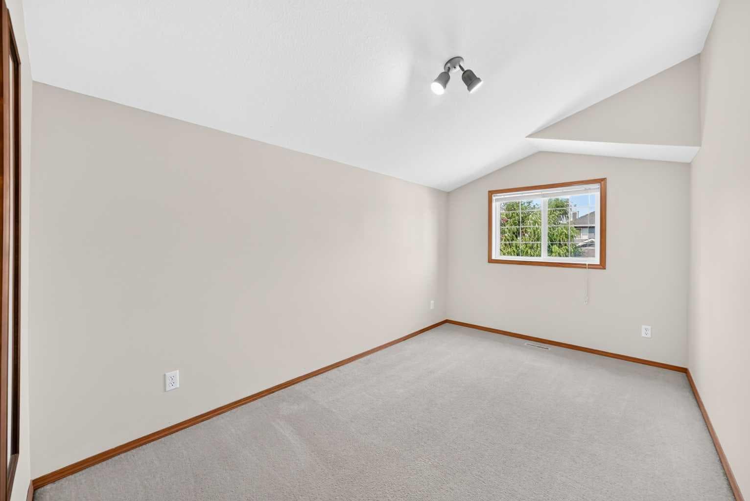168 Somerglen Common SW