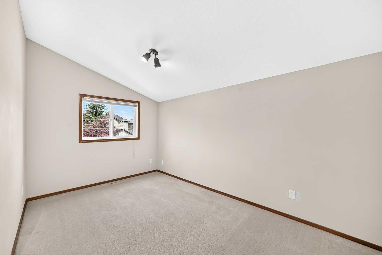 168 Somerglen Common SW