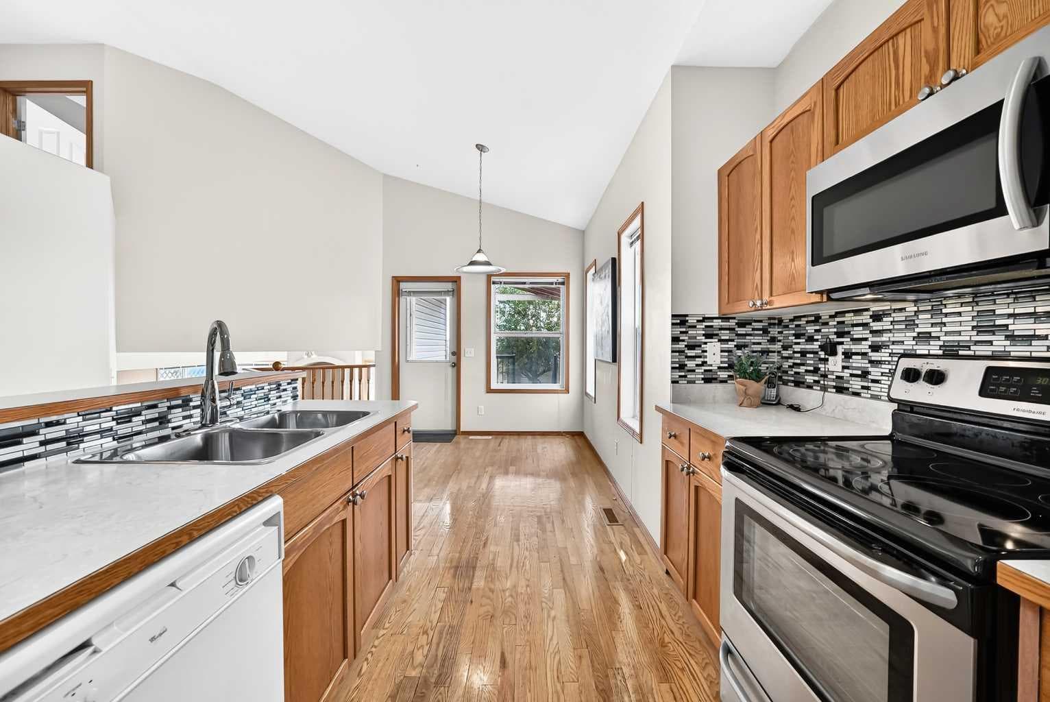 168 Somerglen Common SW