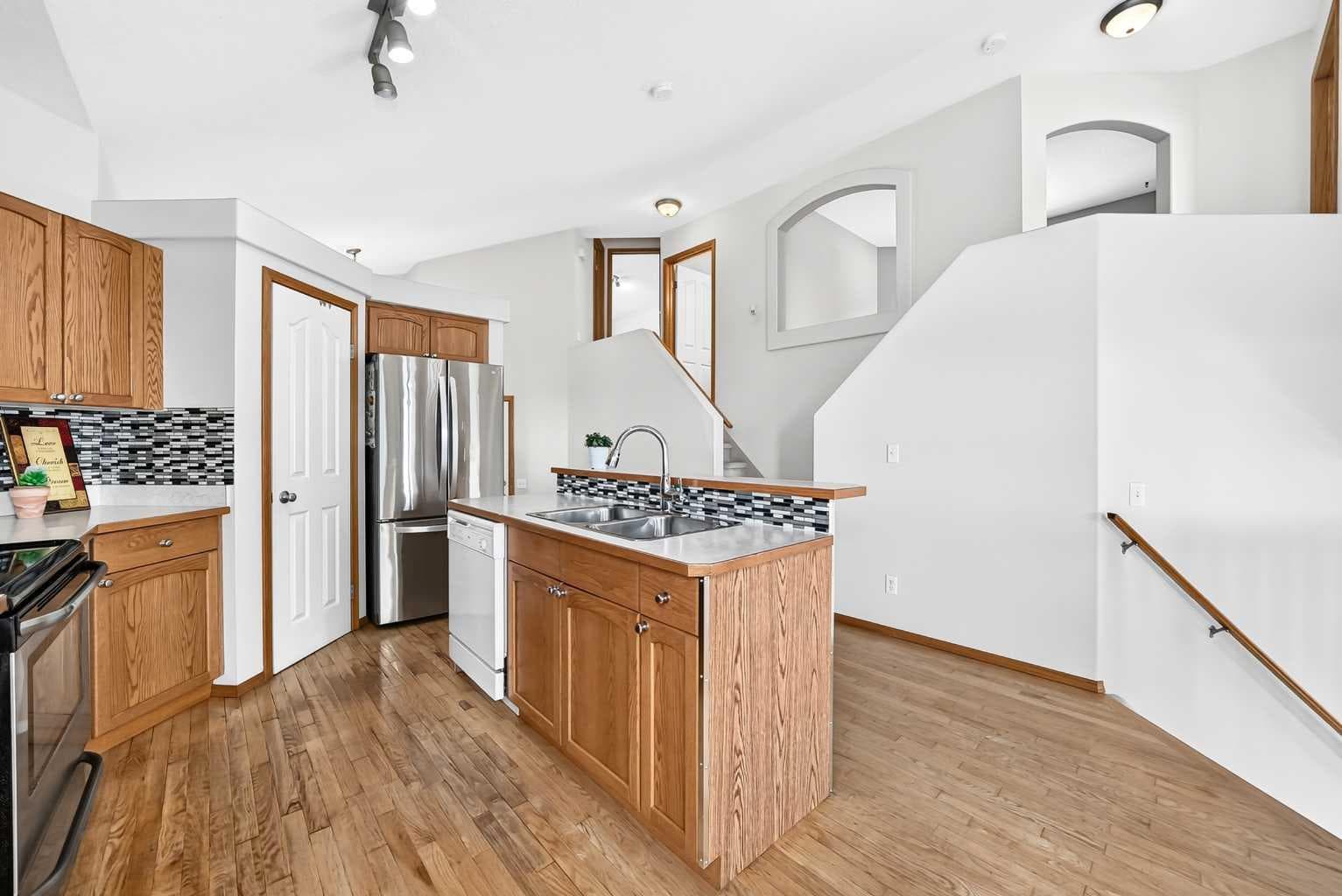 168 Somerglen Common SW