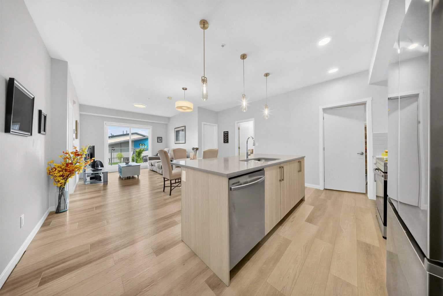 1211, 220 Seton Grove SE