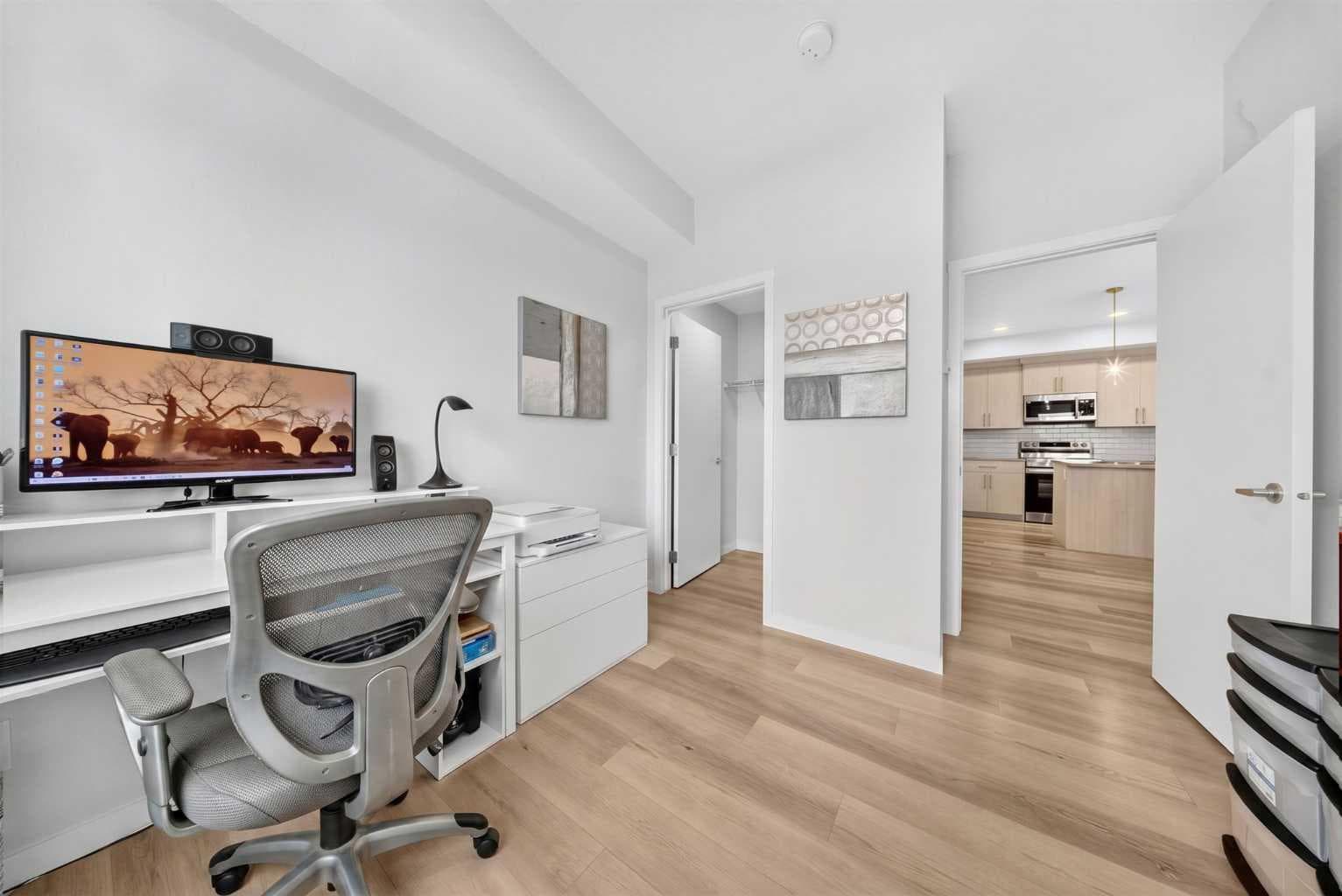 1211, 220 Seton Grove SE