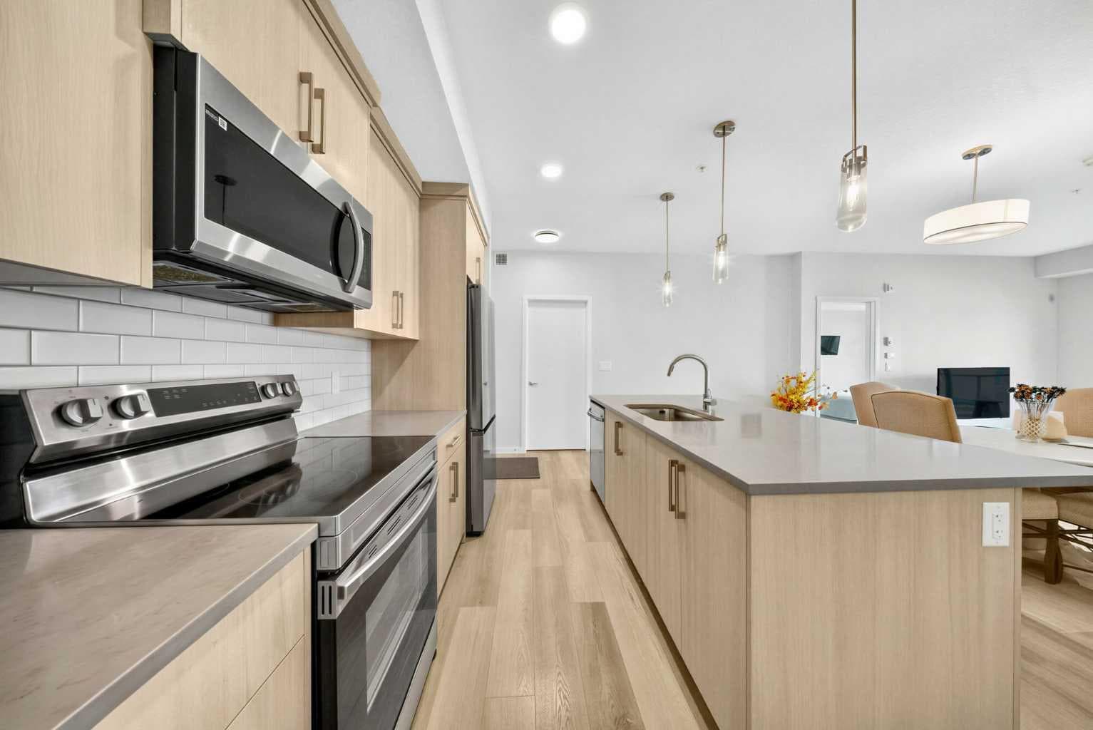 1211, 220 Seton Grove SE