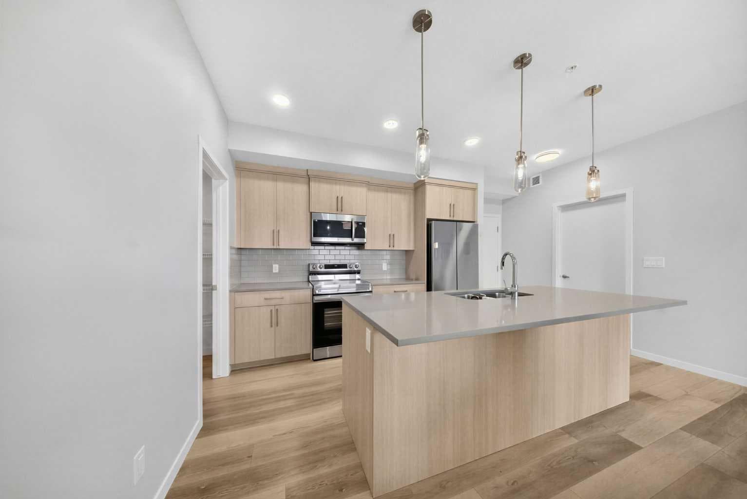 1211, 220 Seton Grove SE