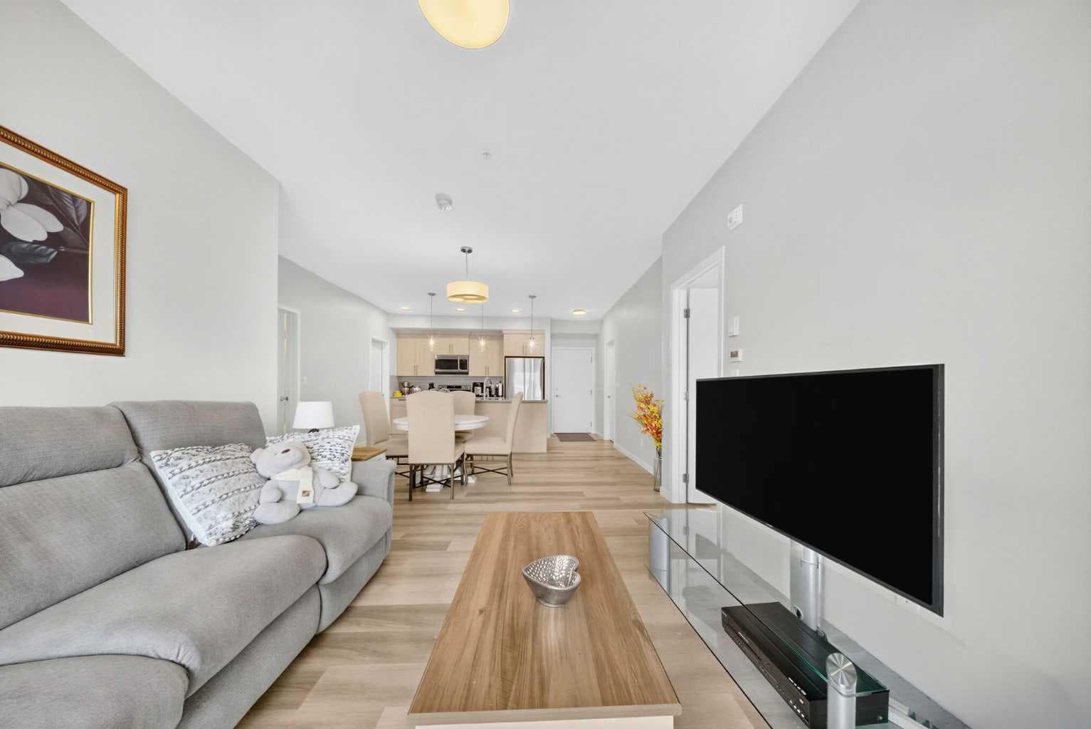 1211, 220 Seton Grove SE