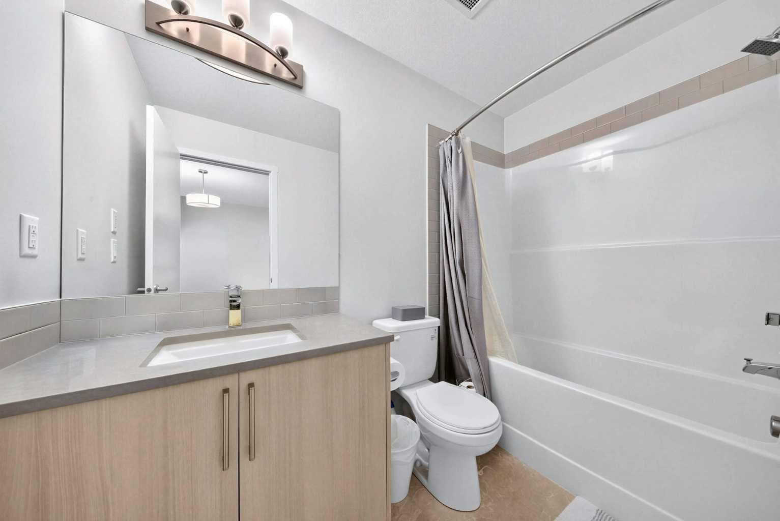 1211, 220 Seton Grove SE