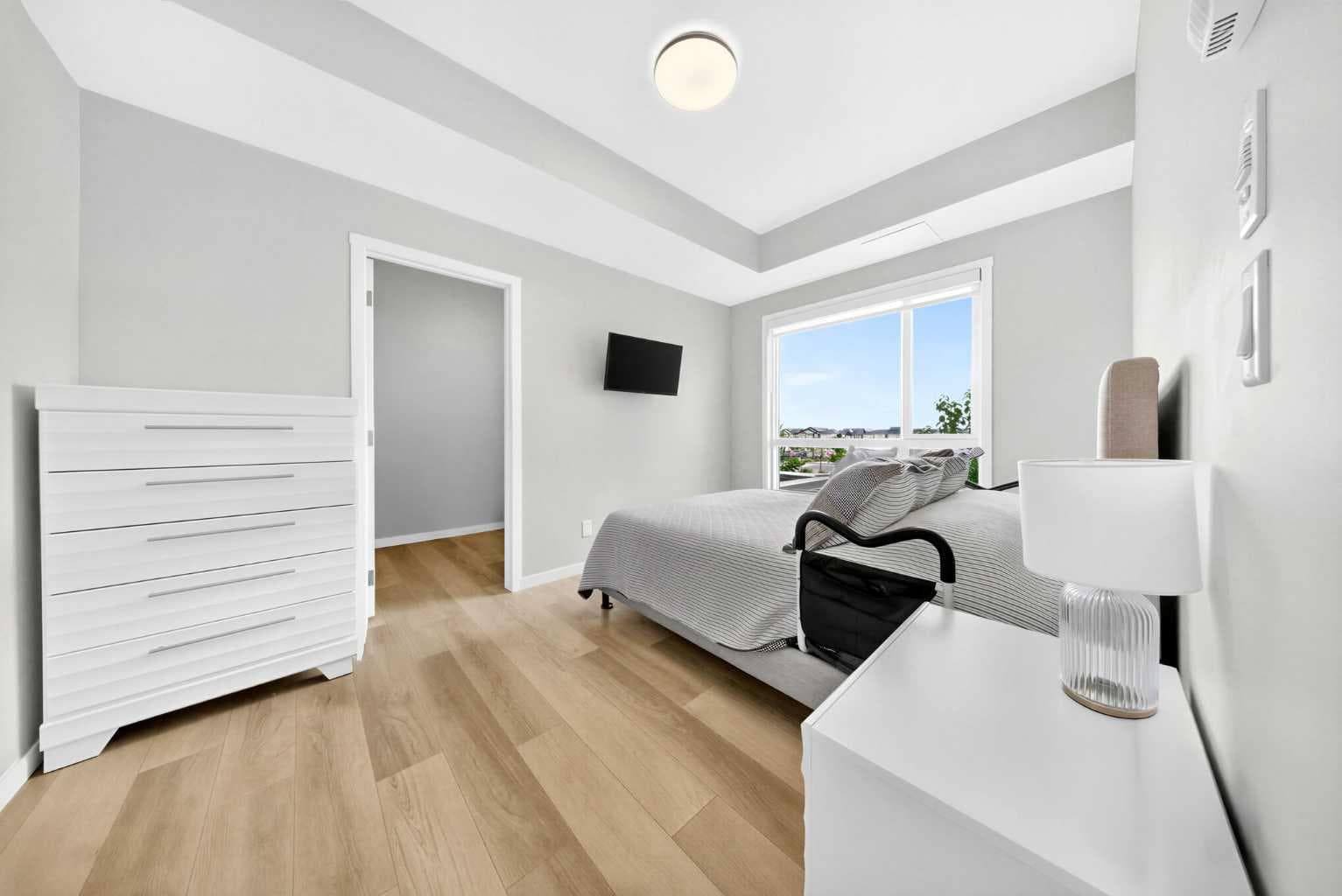 1211, 220 Seton Grove SE