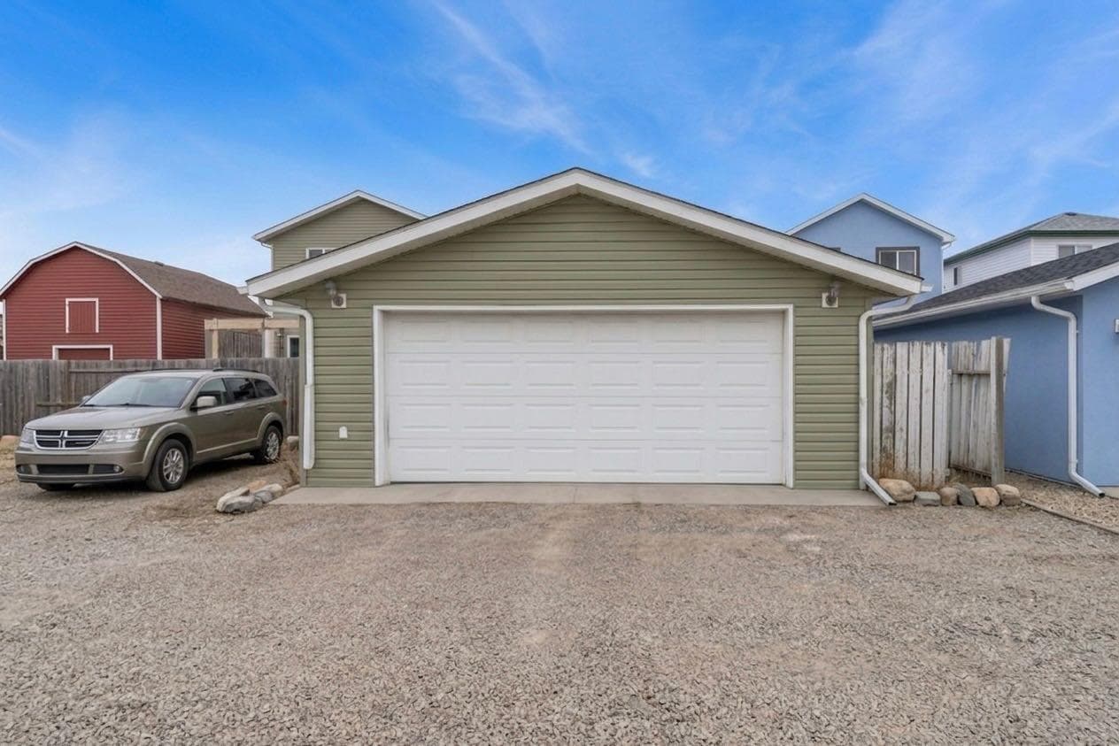 192 Martin Crossing Crescent NE