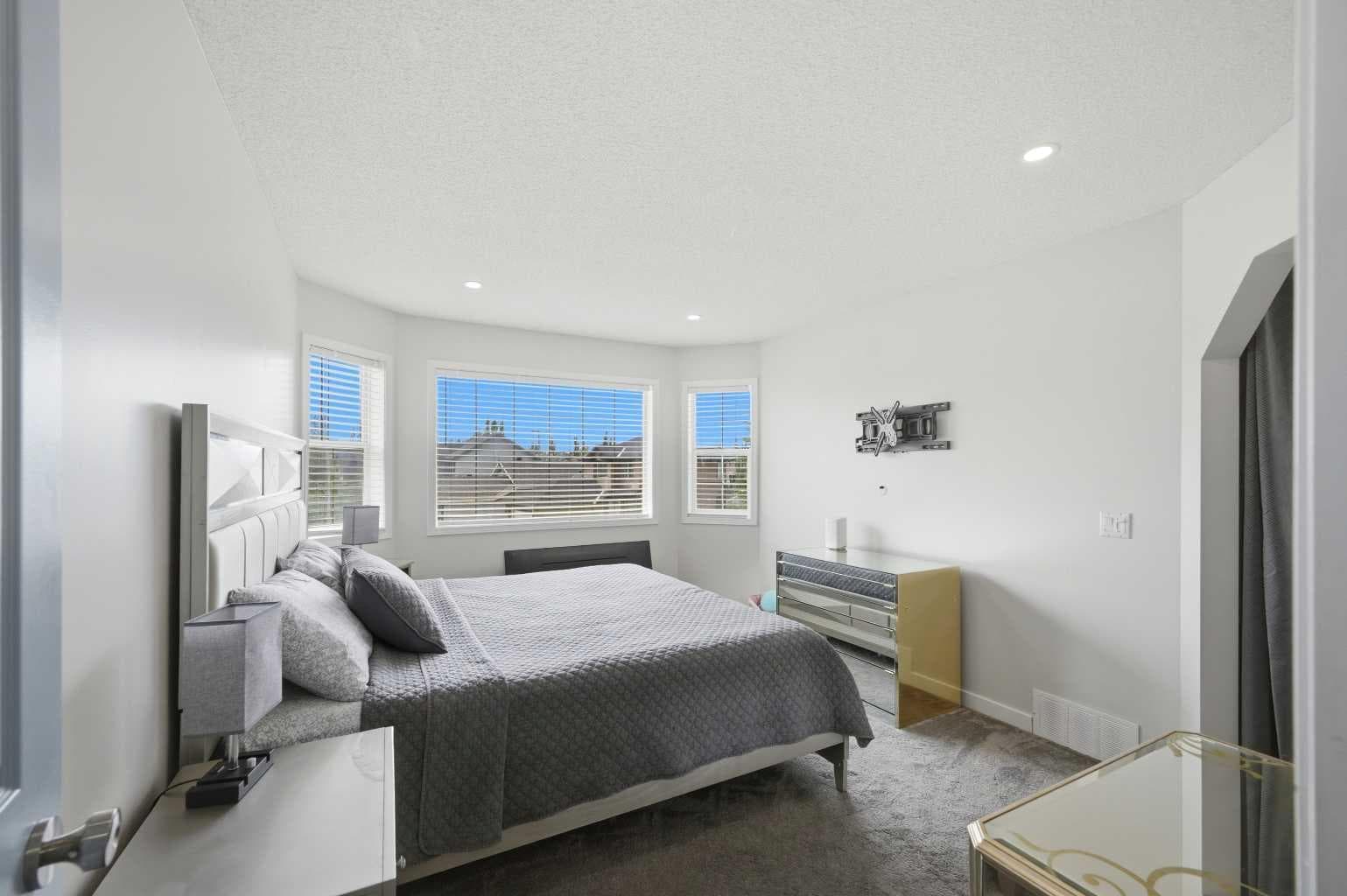 46 Citadel Meadow Crescent NW