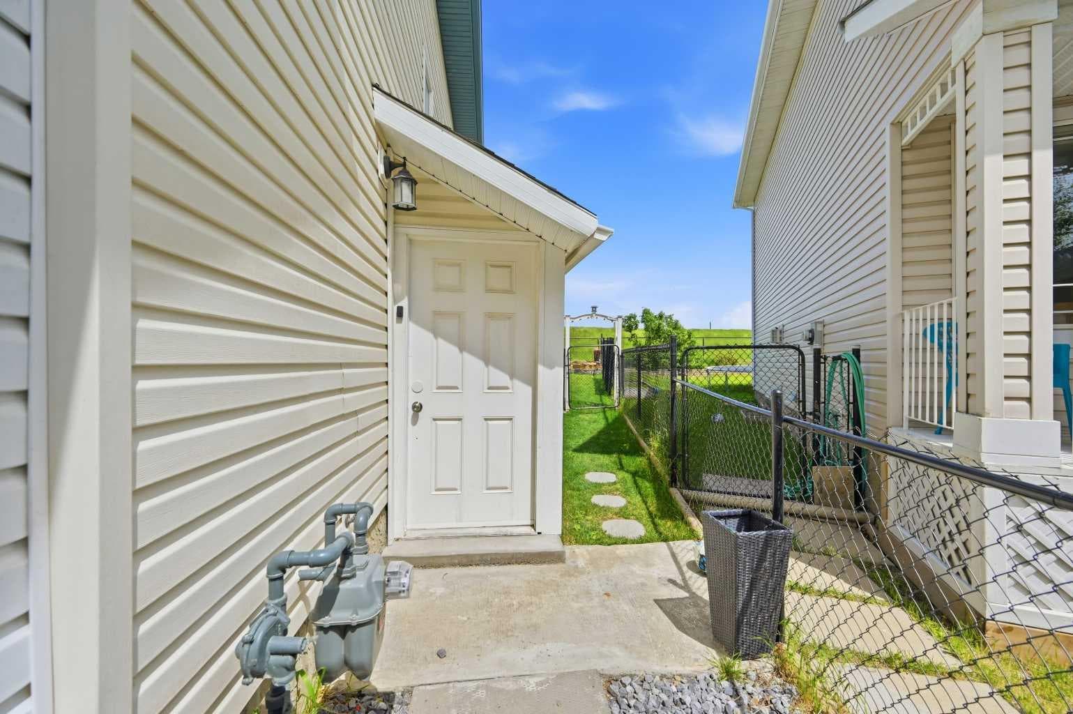 46 Citadel Meadow Crescent NW