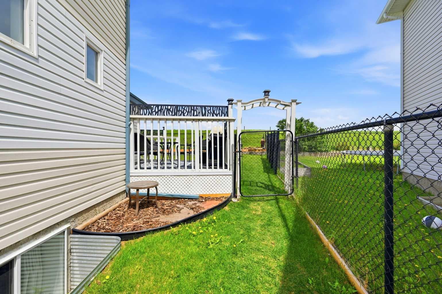 46 Citadel Meadow Crescent NW