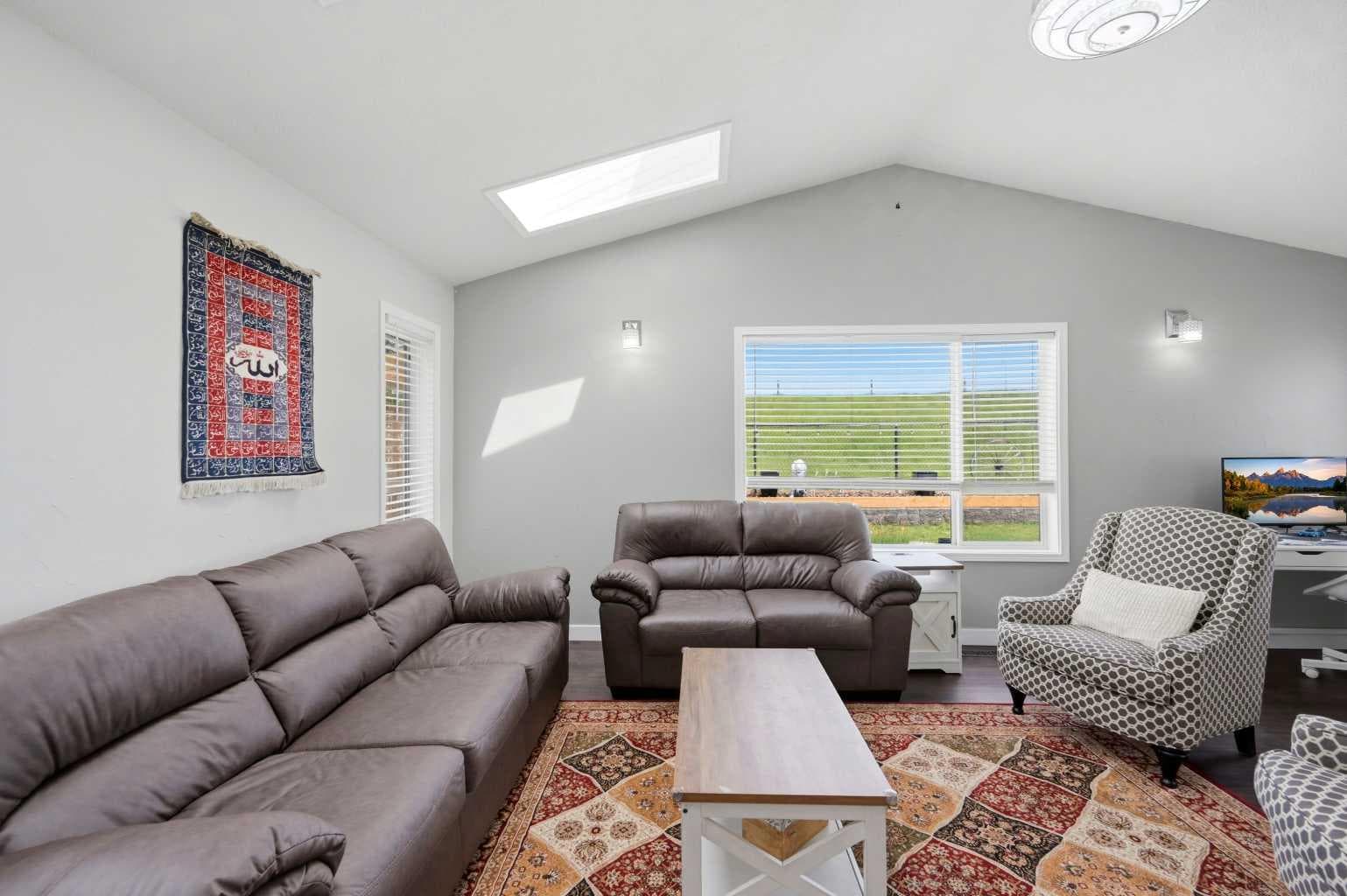 46 Citadel Meadow Crescent NW