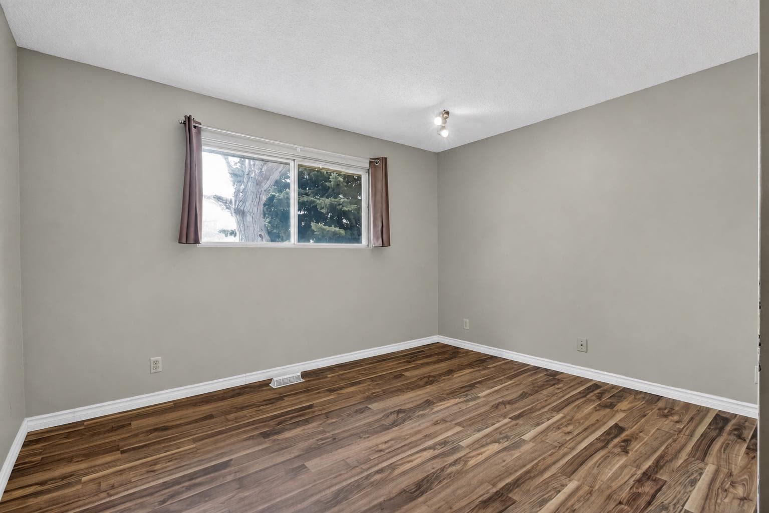 440 Ogden Drive SE