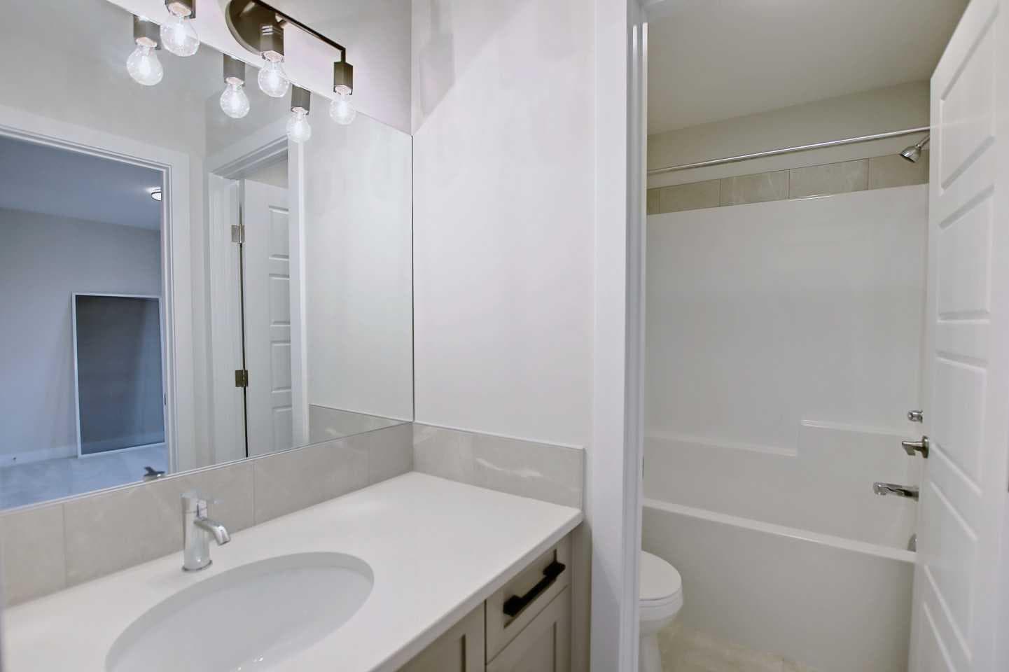 12 Topaz Place 