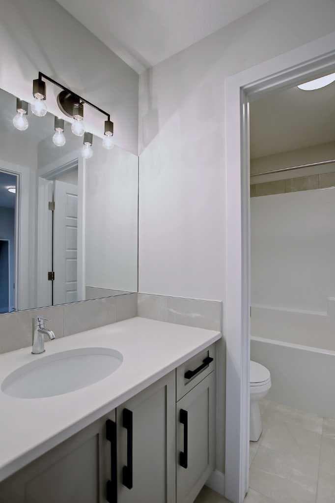 12 Topaz Place 