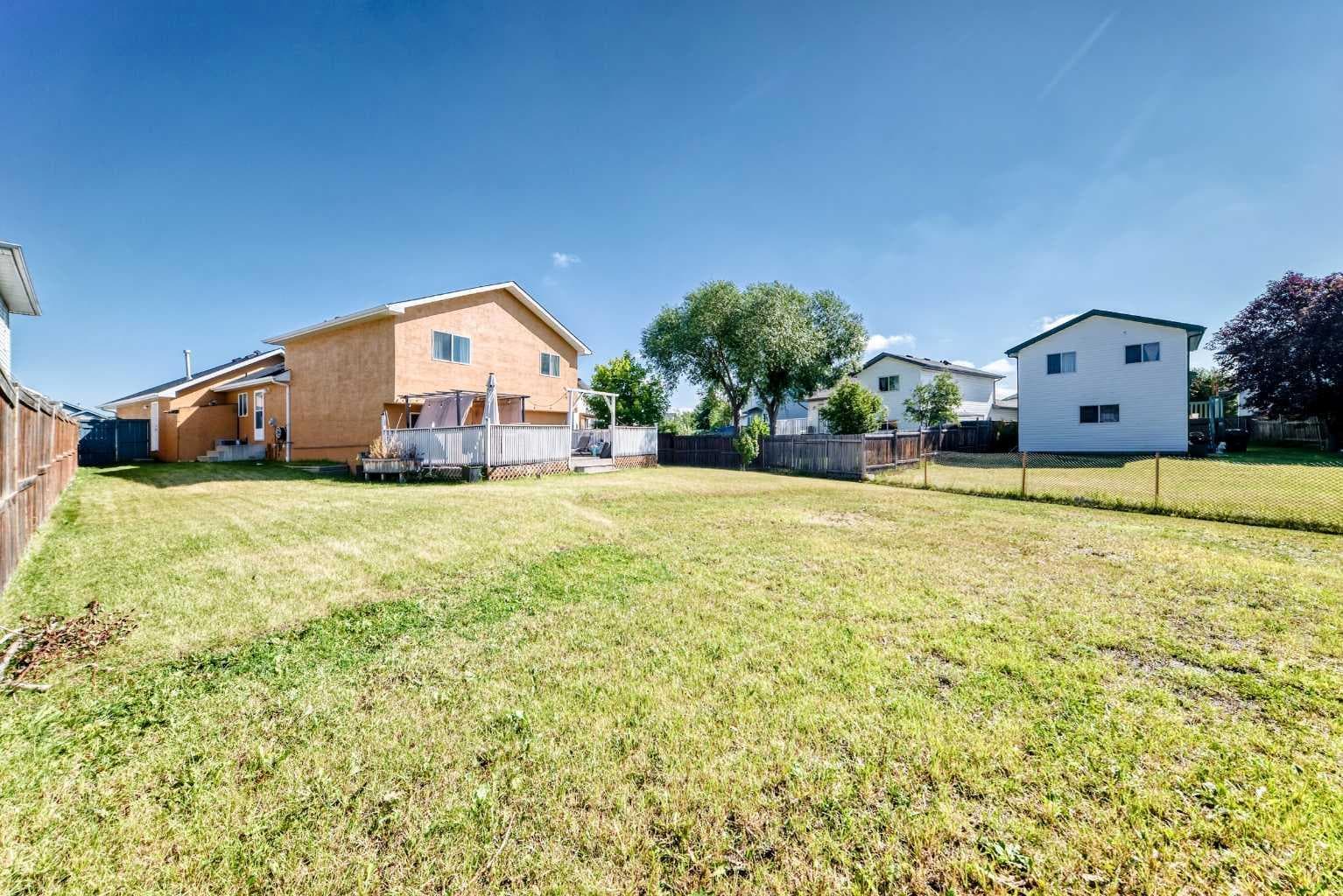 315 Appleglen Place SE