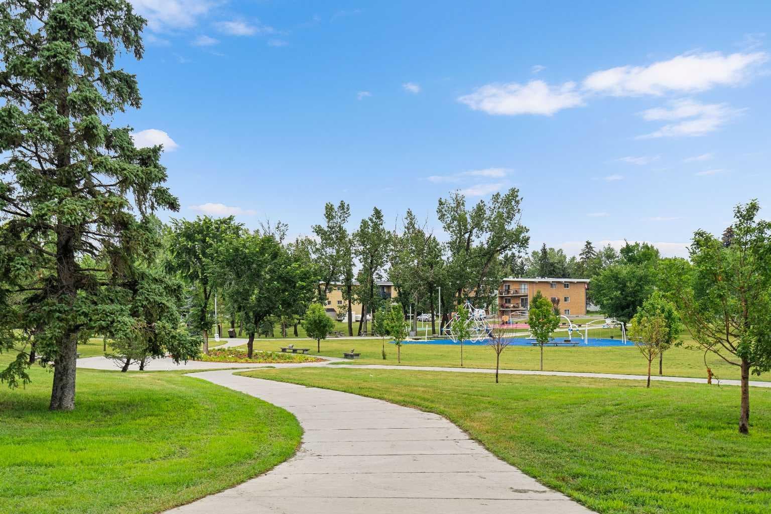 811, 30 Brentwood Common NW