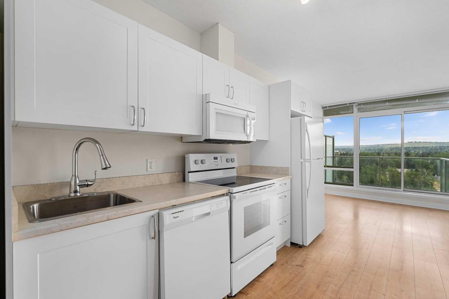 811, 30 Brentwood Common NW