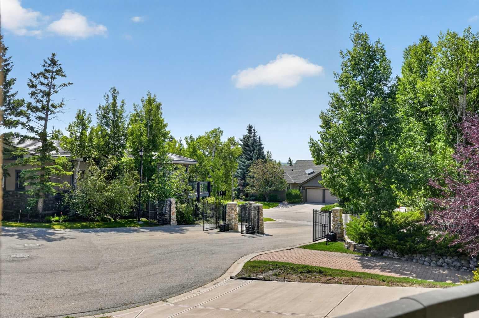8 Spring Valley Lane SW