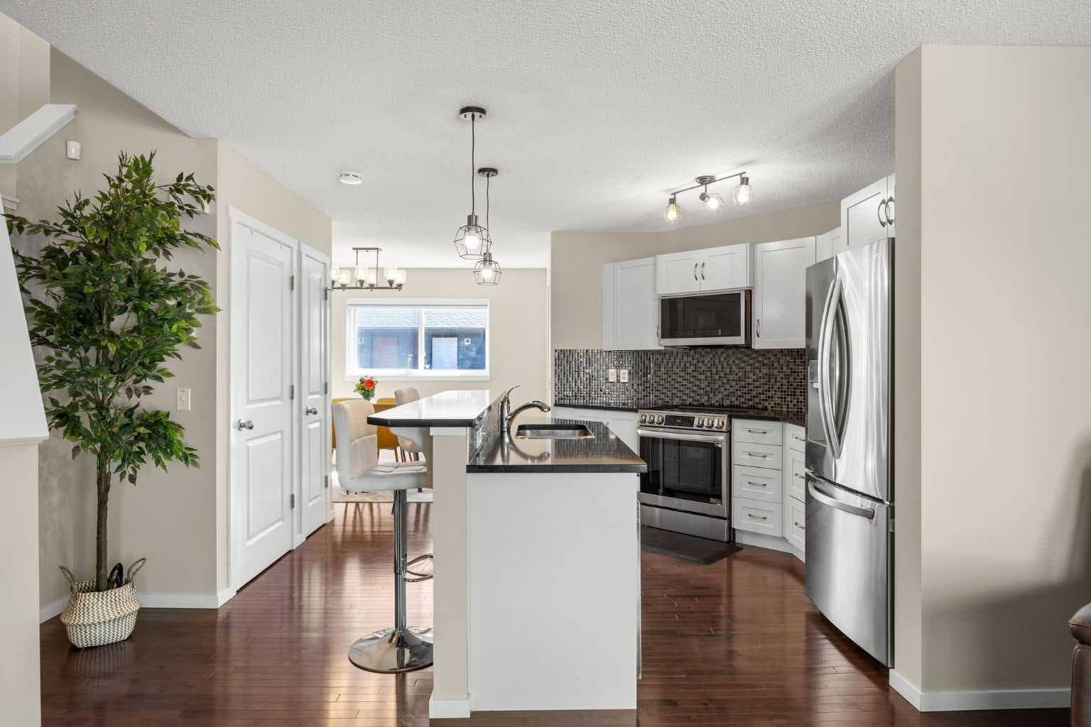 140 Walden Gate SE