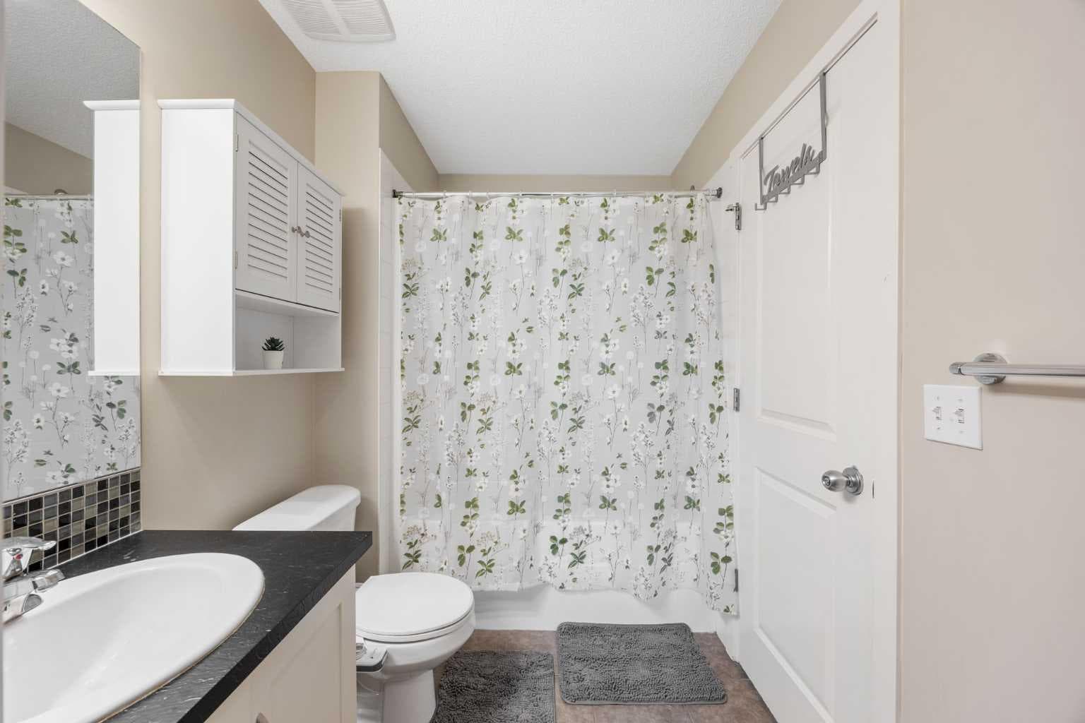 140 Walden Gate SE