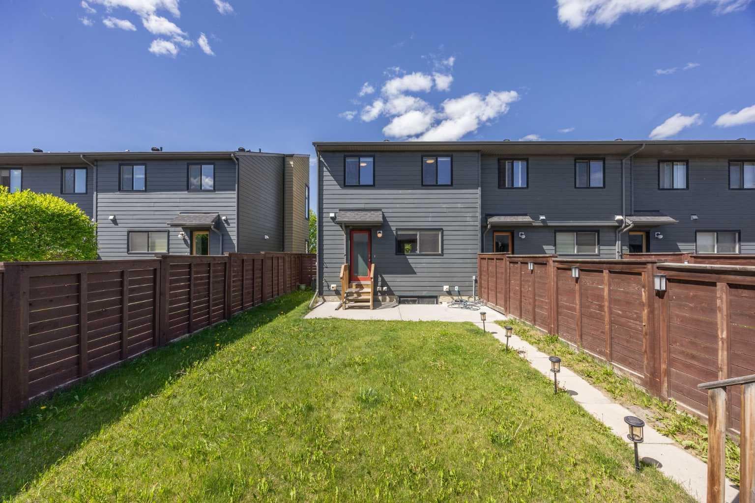 140 Walden Gate SE