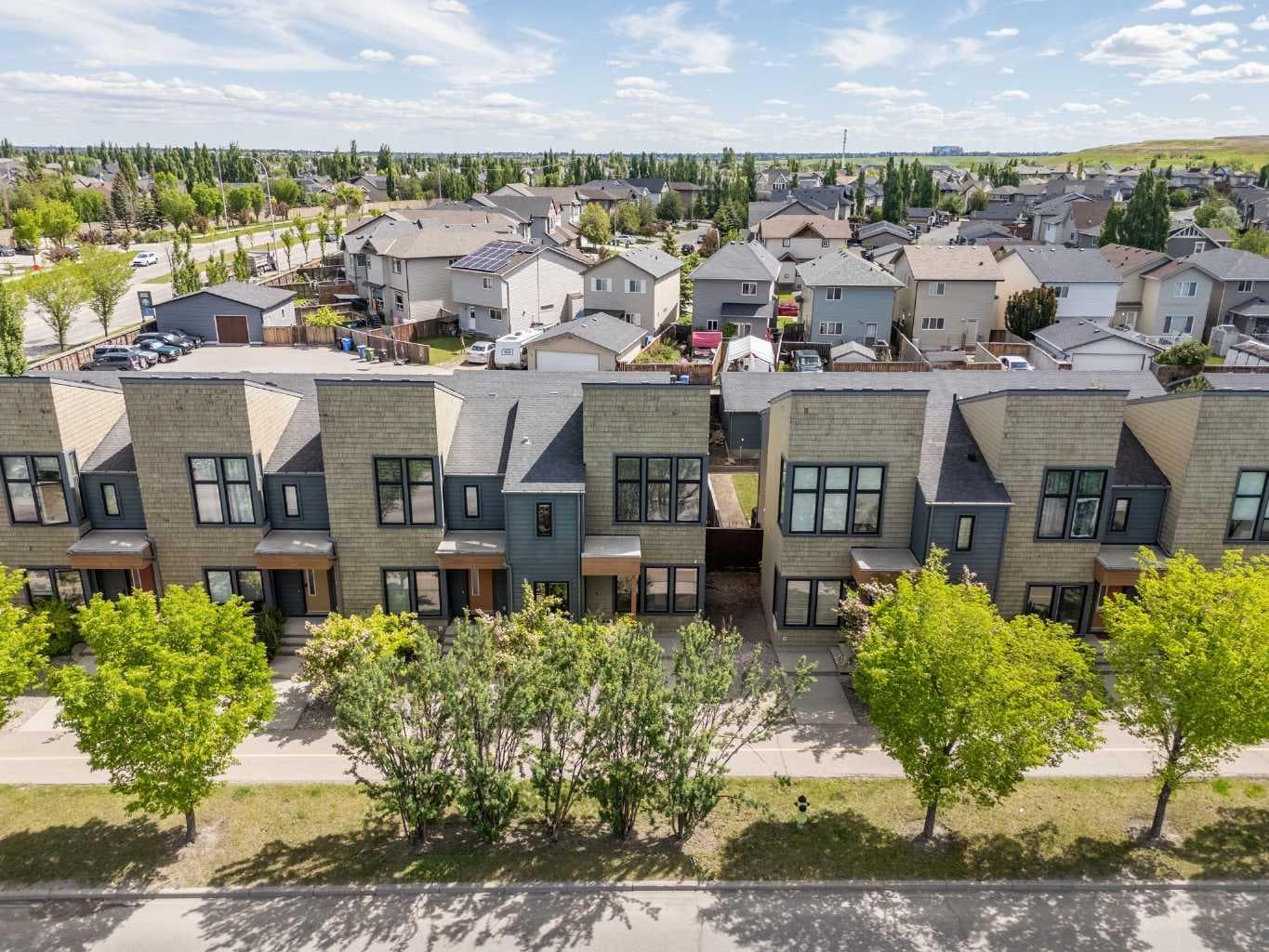 140 Walden Gate SE