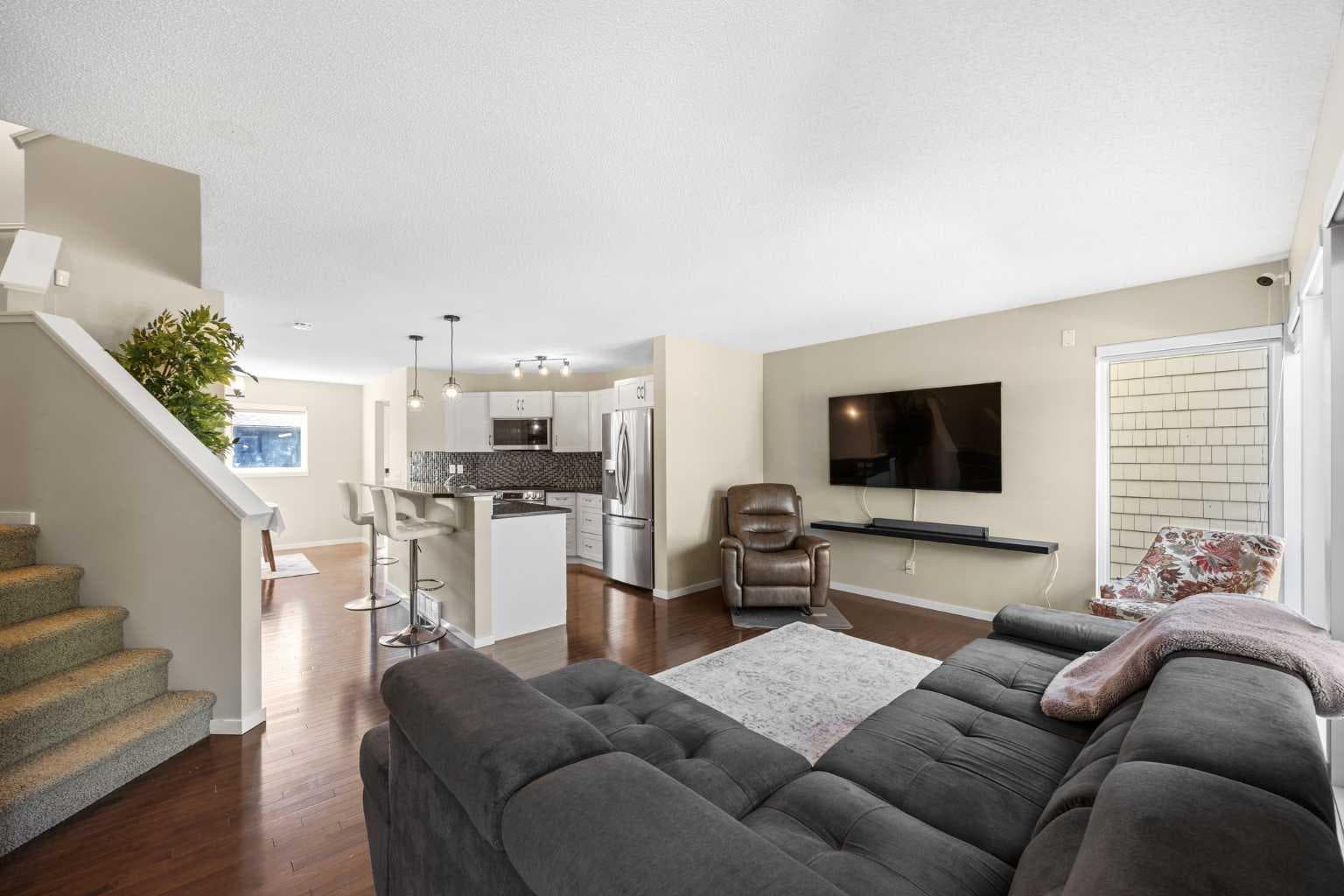 140 Walden Gate SE