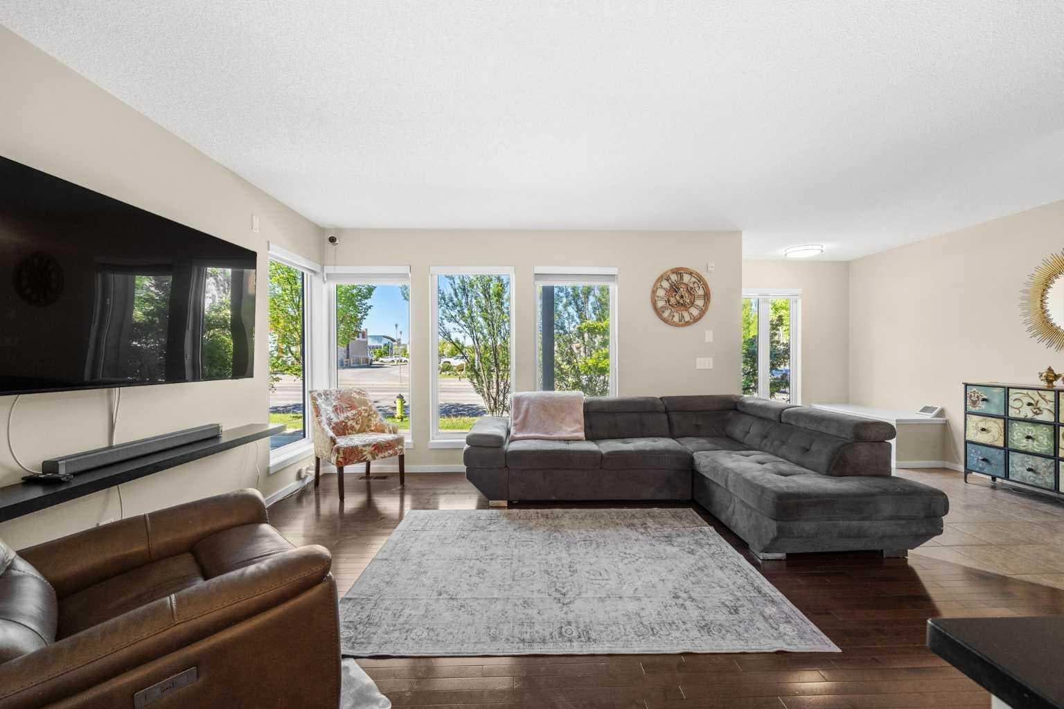 140 Walden Gate SE