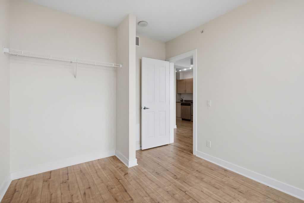 1309, 30 Brentwood Common NW