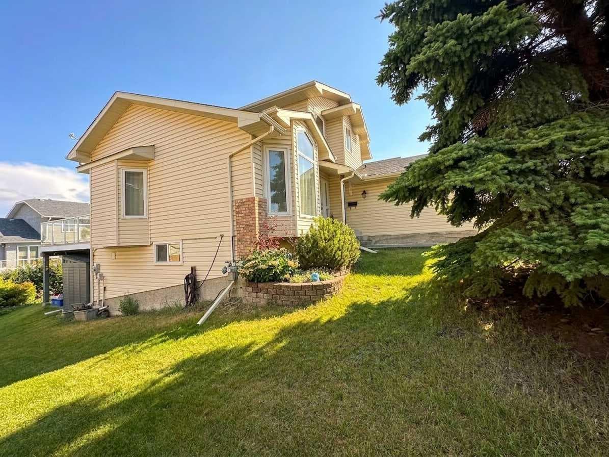 153 Hawkdale Circle NW