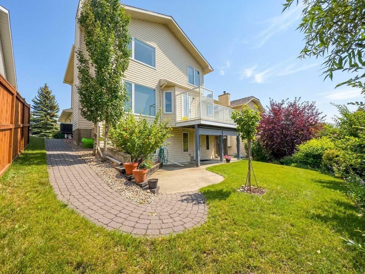 153 Hawkdale Circle NW