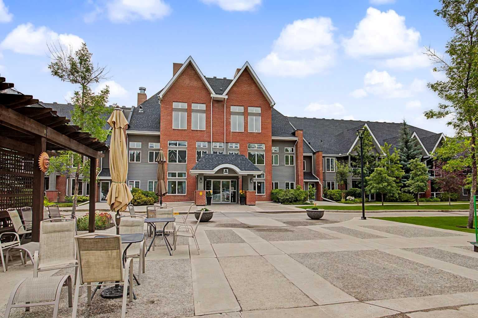 205, 15 Everstone Drive SW