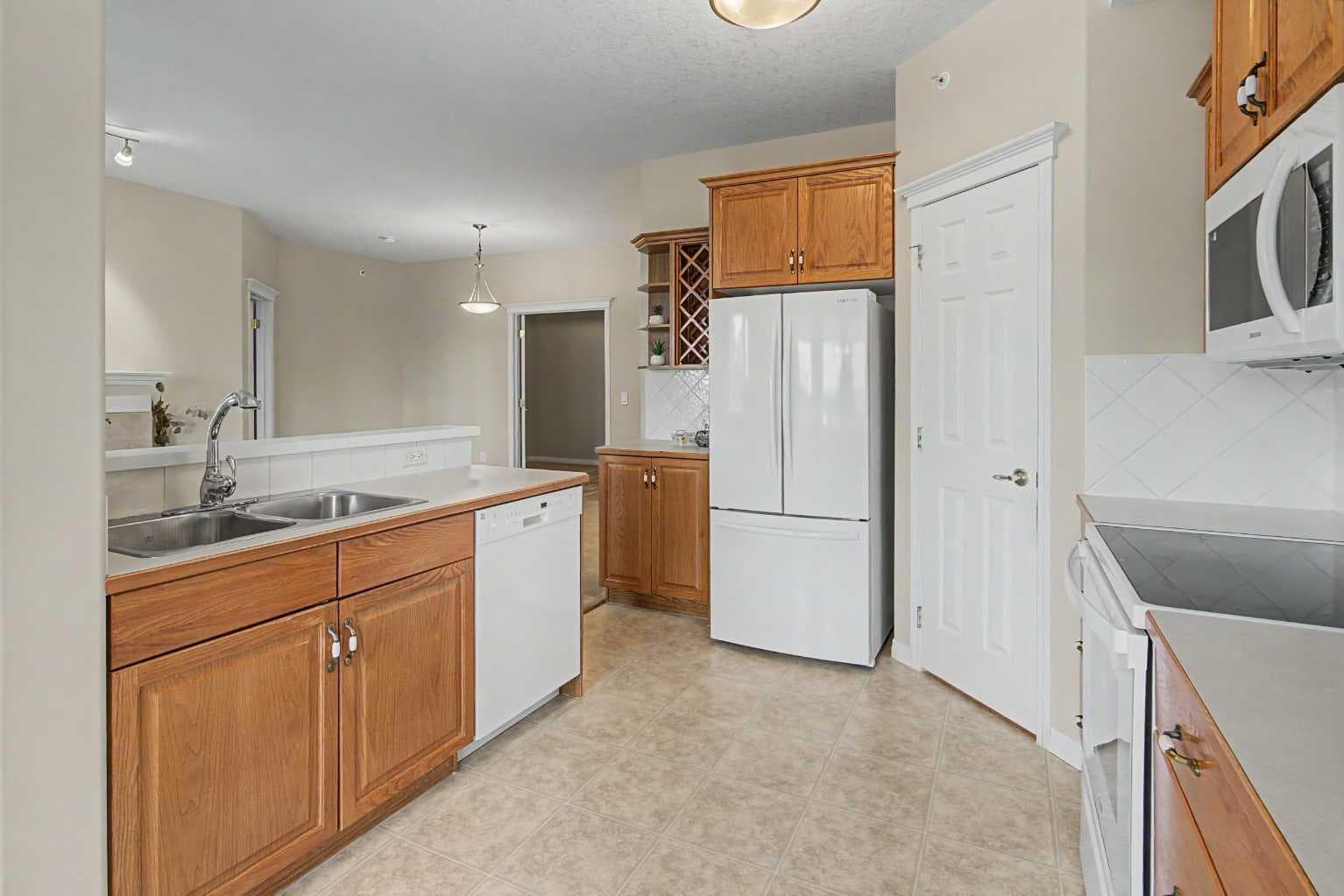 205, 15 Everstone Drive SW