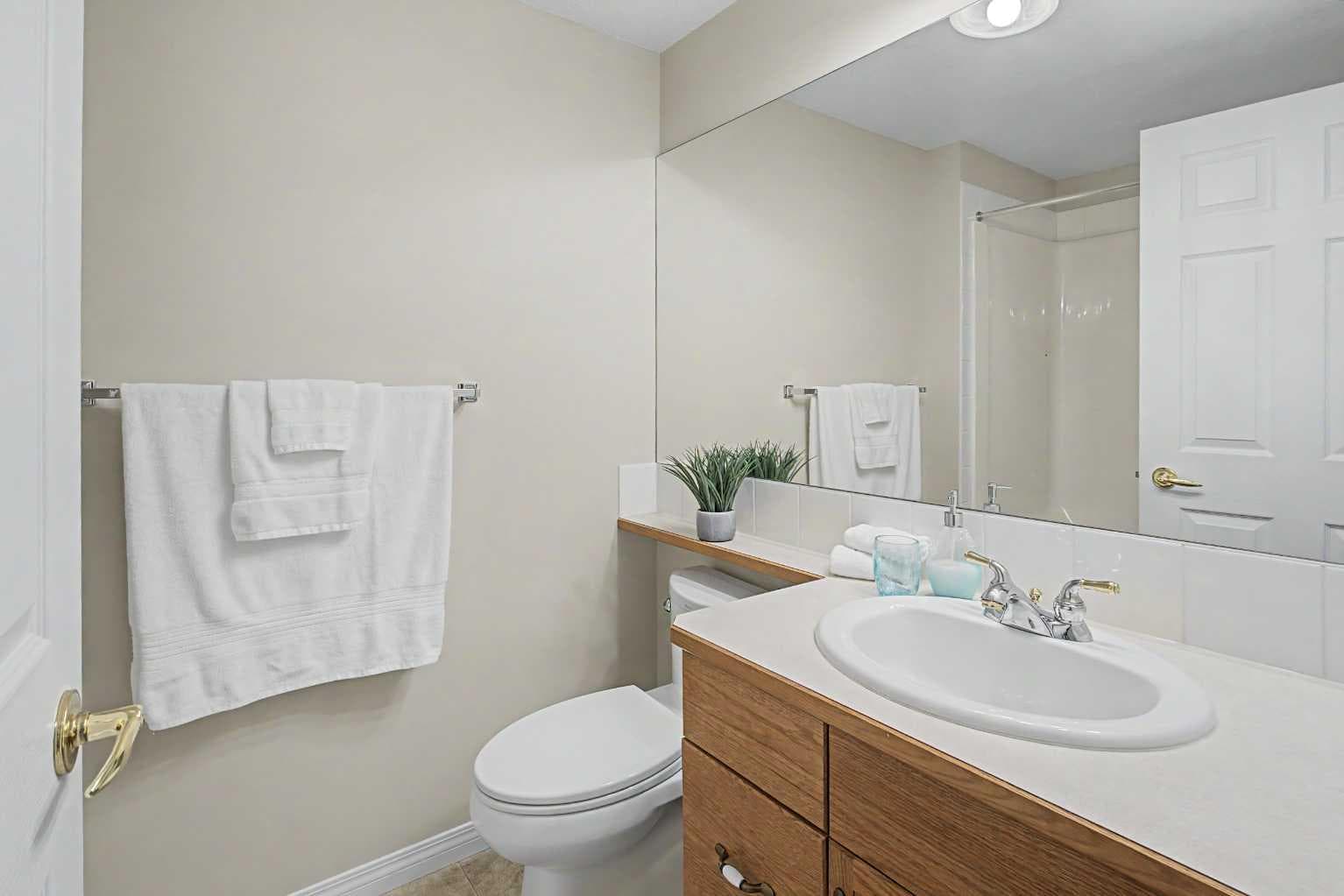 205, 15 Everstone Drive SW