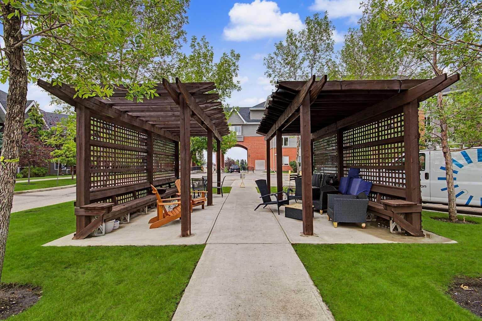 205, 15 Everstone Drive SW