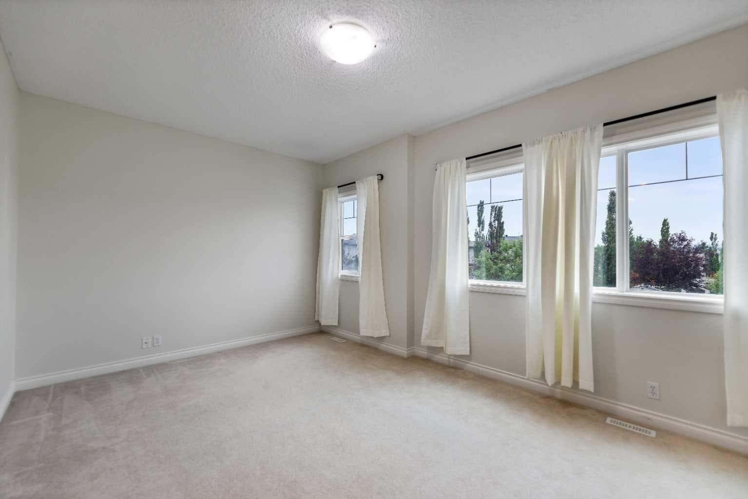 10 Evansmeade Manor NW