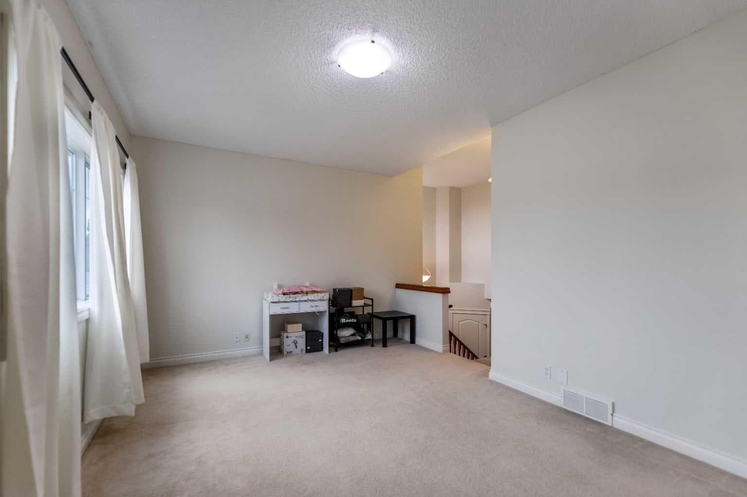 10 Evansmeade Manor NW