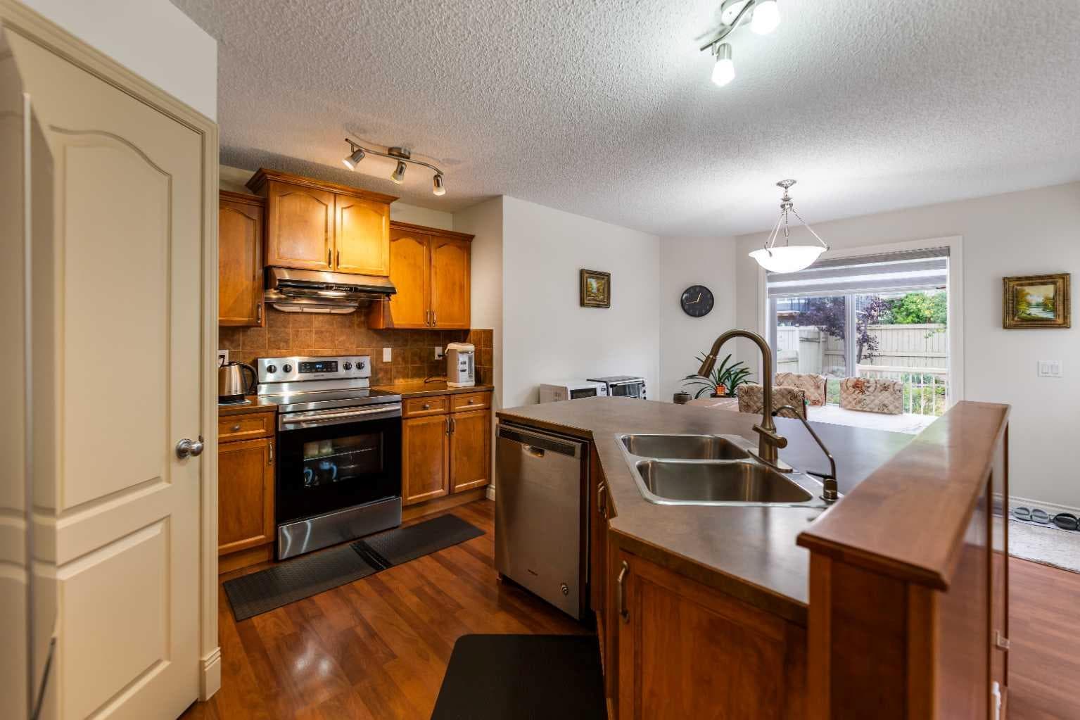 10 Evansmeade Manor NW
