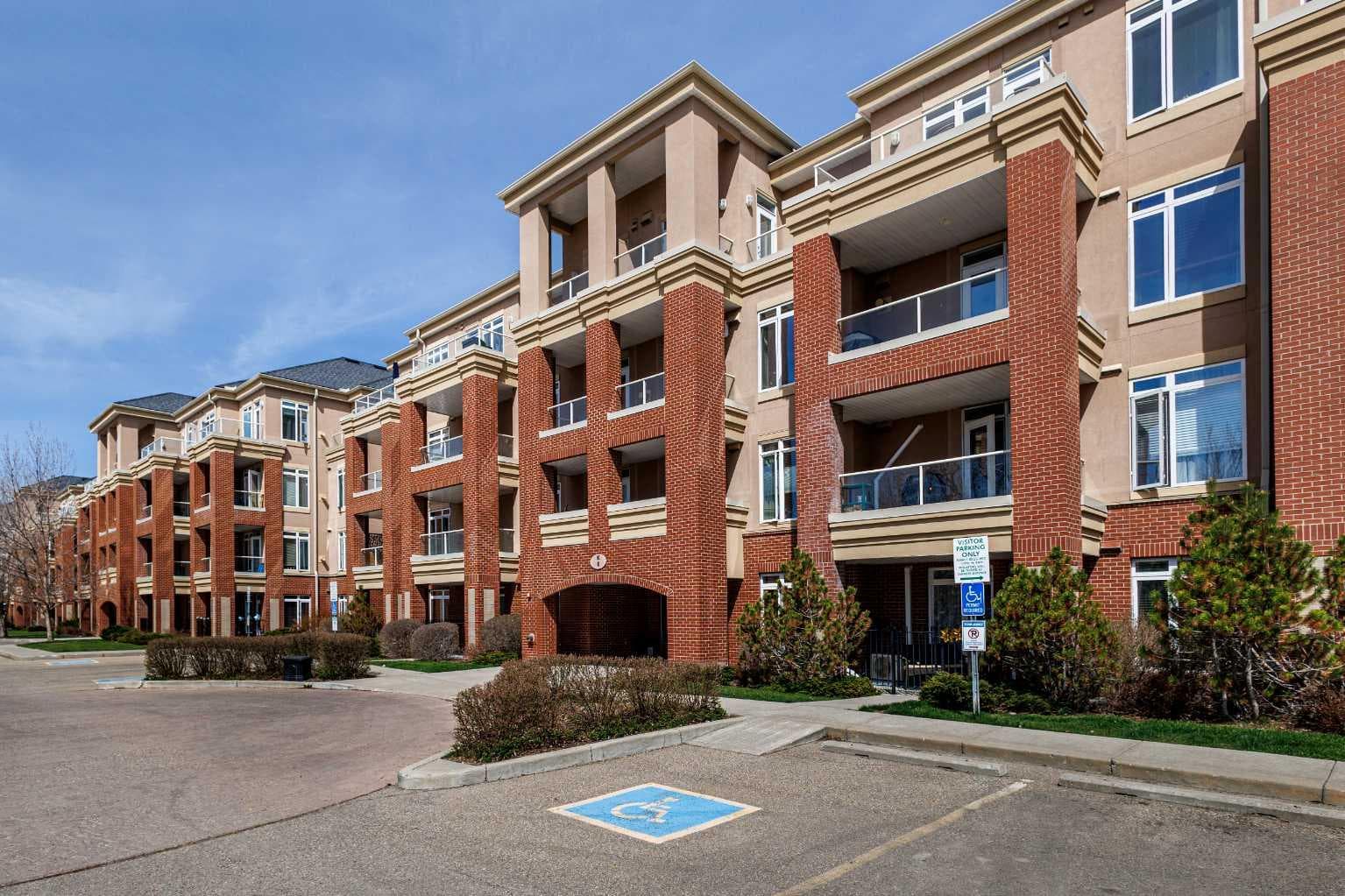 304, 8 Hemlock Crescent SW