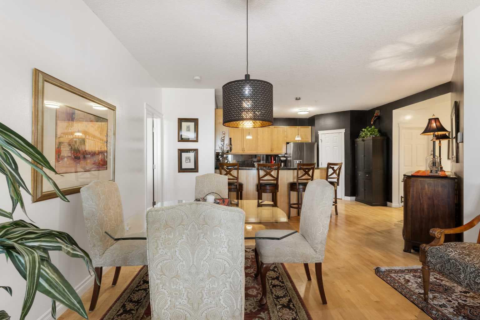 304, 8 Hemlock Crescent SW
