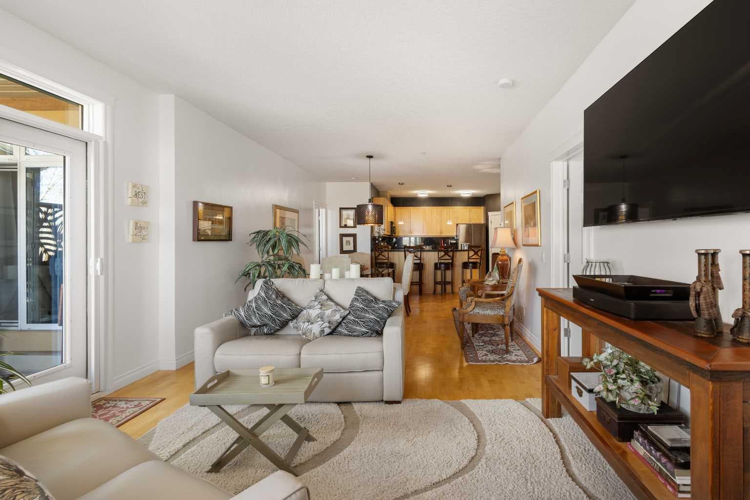 304, 8 Hemlock Crescent SW